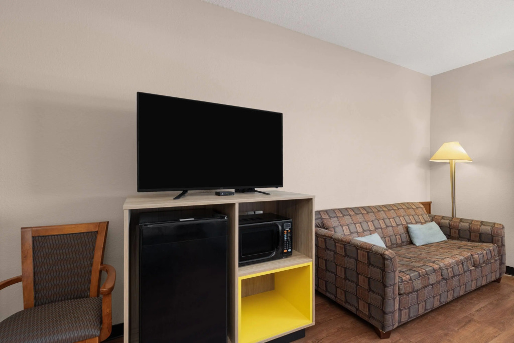 Days Inn by Wyndham Phenix City Near Fort Benning