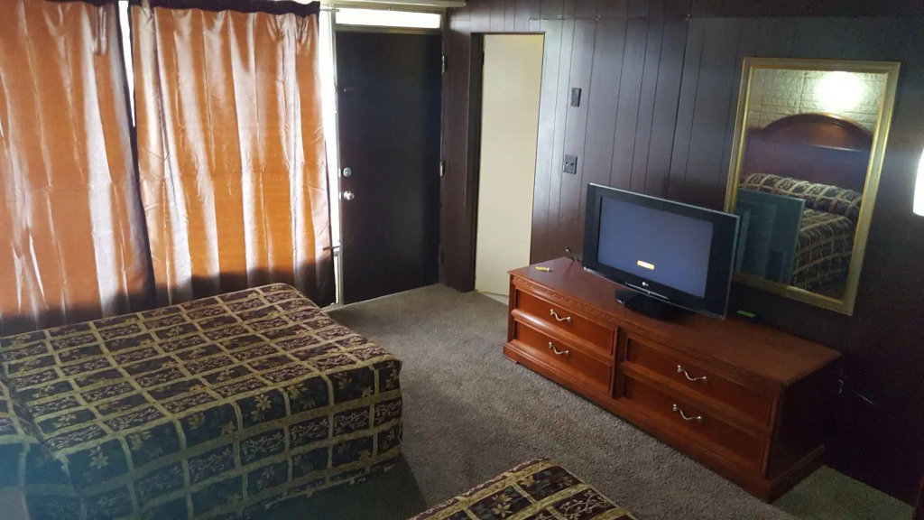 Breezwood Motel