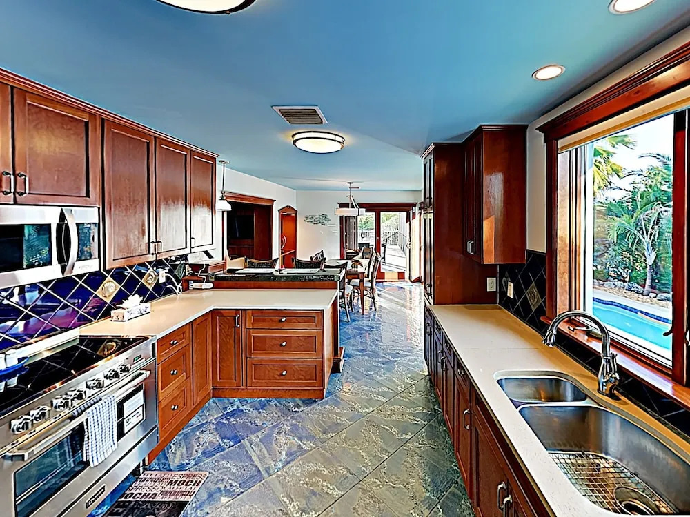 Canal-front Dream W/ Private Pool, Spa & Dock 3 Bedroom Home