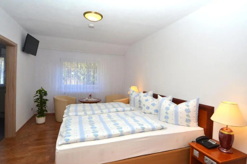 Land-Hotel Am Wald Garni