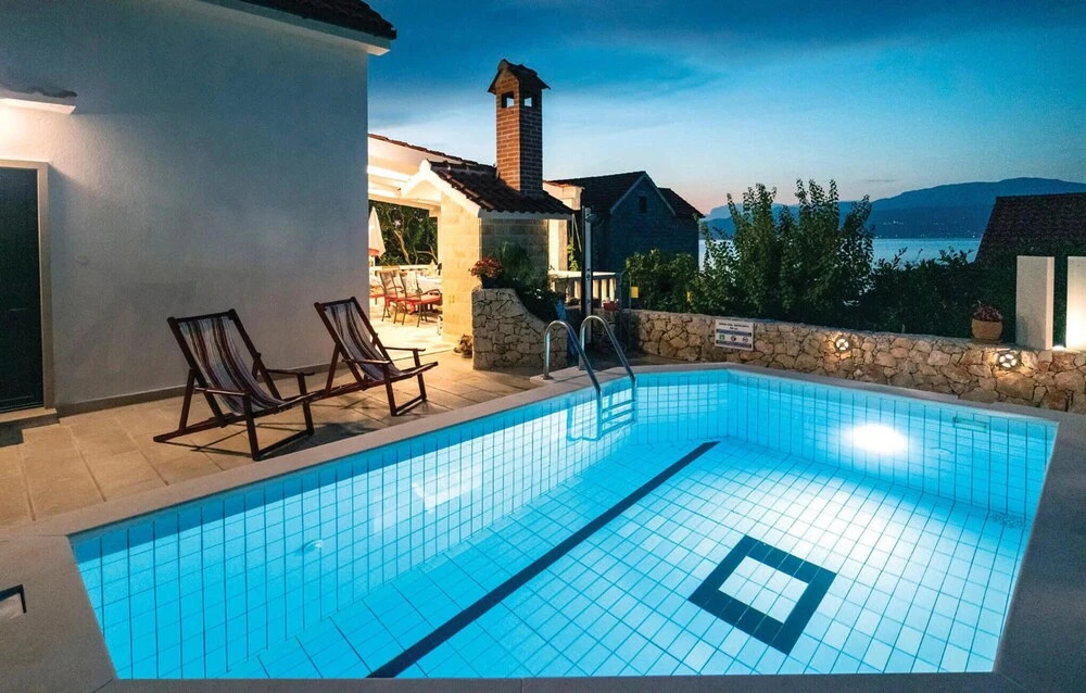 Amazing Home in Splitska With 3 Bedrooms, Wifi and Outdoor Swimming Pool
