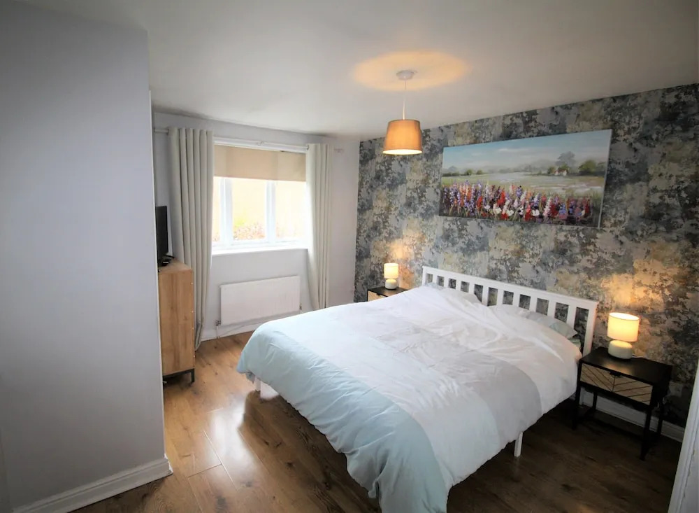 3 Bed Detached - 3 Bathrooms - Parking - Quiet