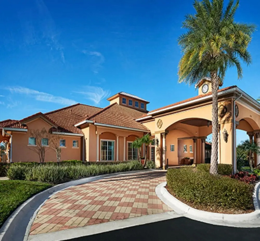Cozy 4 Bedroom w Pool Close to Disney 4562