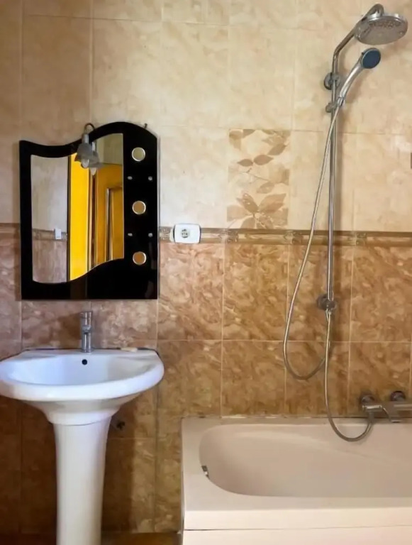 Mad Vervet Hostel - Addis