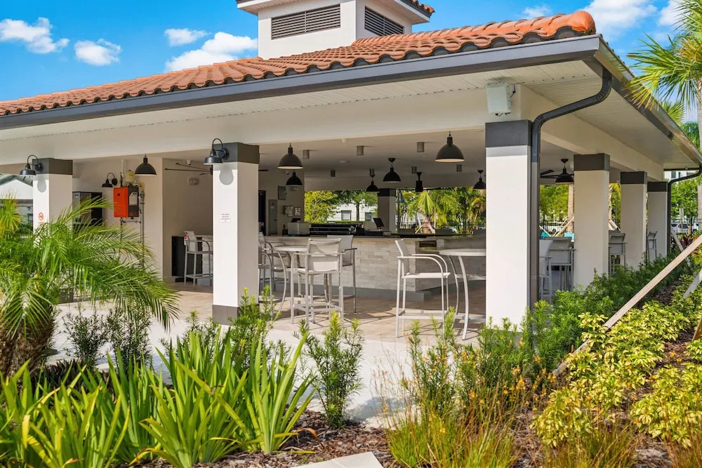 Vista Cay Modern