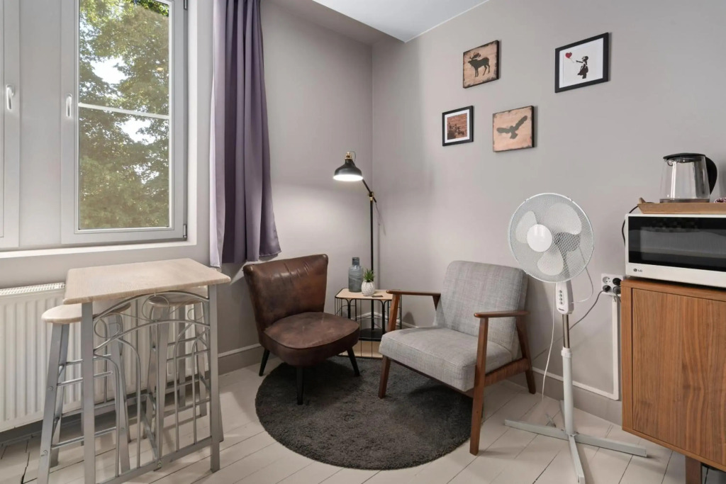 Spacious Guest Suites near Historic Market - 5 Min Walk