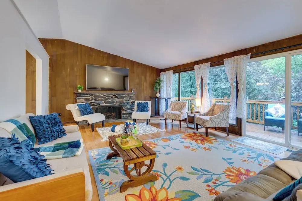 Expansive Lake Forest Park Home w/ Private Deck!