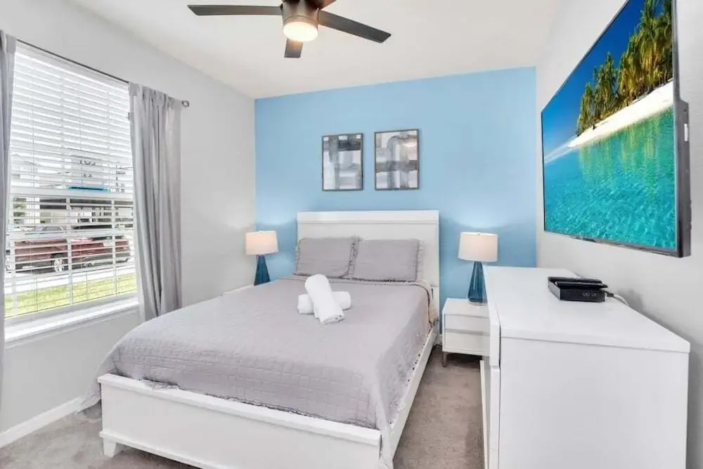 Your Enchanted Take Me Away Townhome! 5 Bedroom Townhouse