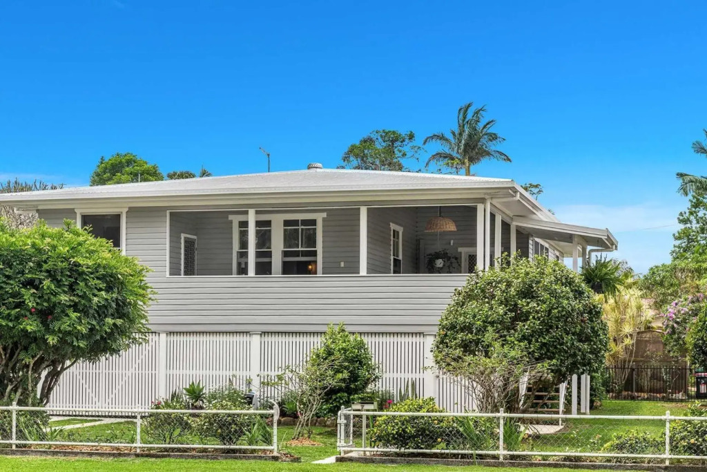 Mullum River House - waterfront heritage home