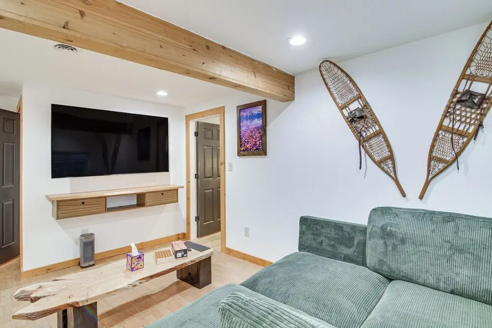 Sauna, Gas Grill & More! Belgrade Duplex