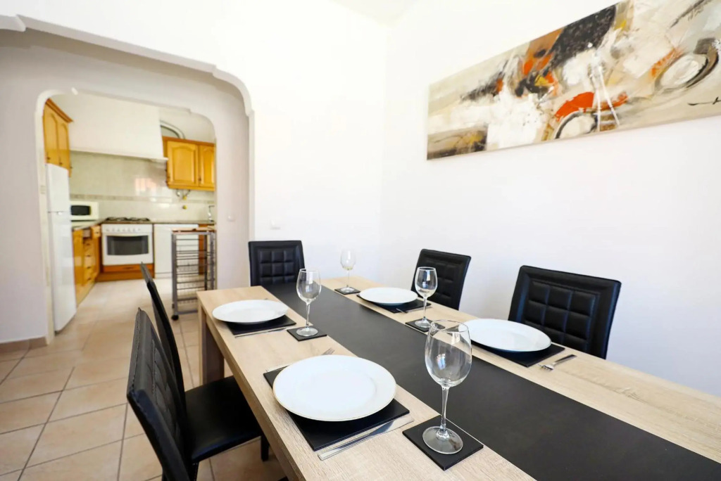 B63 - Corner Street Historic Center Apartment in Lagos