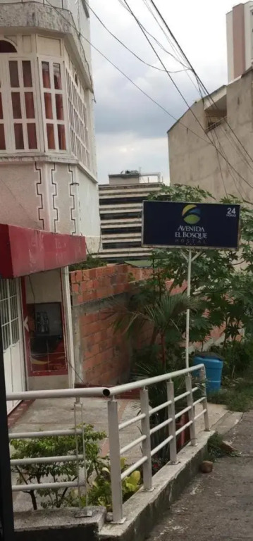 Hotel Avenida El Bosque a 2 cuadras de la clínica foscal y cardiovascular,HIC,Unab
