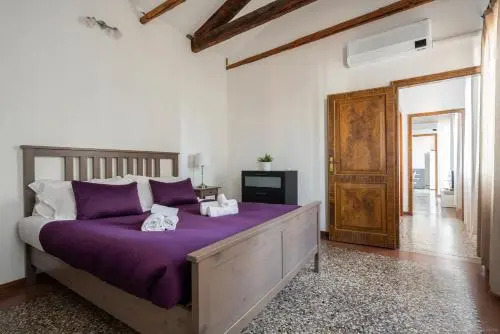 Ca Giorgia Venice Apartment with Balcony