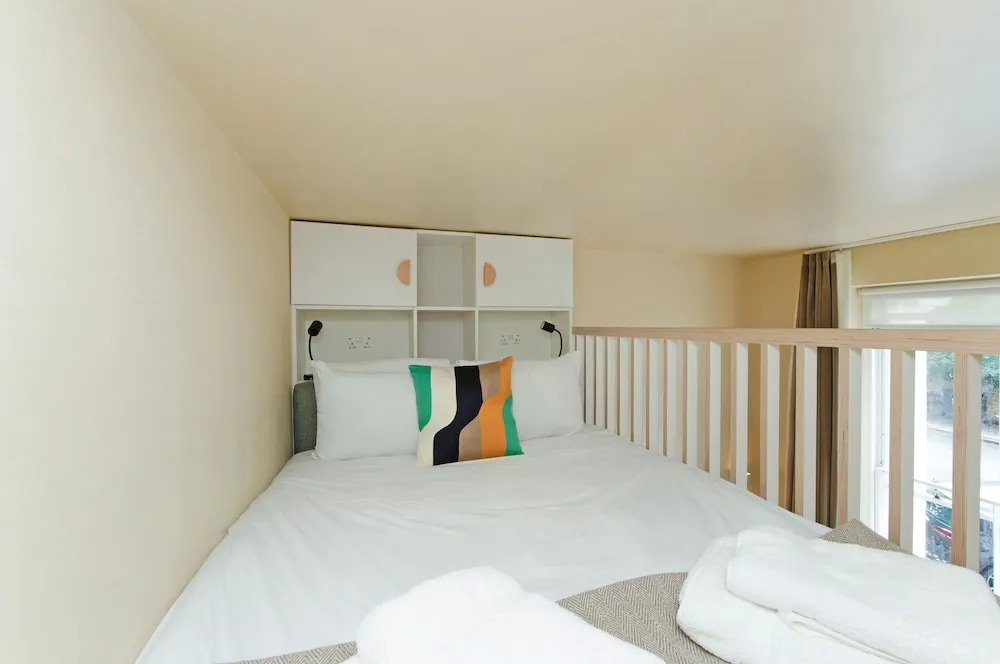 Deluxe Studio Suite in Historic Camden Terrace