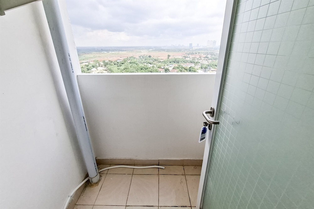 Good Location Studio At Cisauk Point Apartment