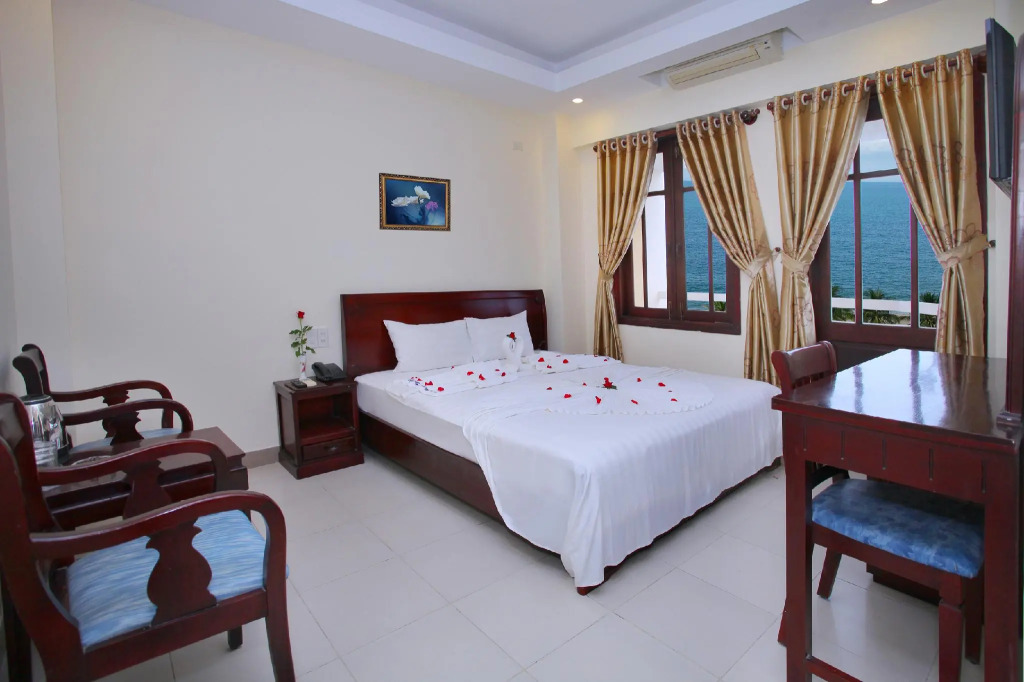 Moonlight Bay Hotel