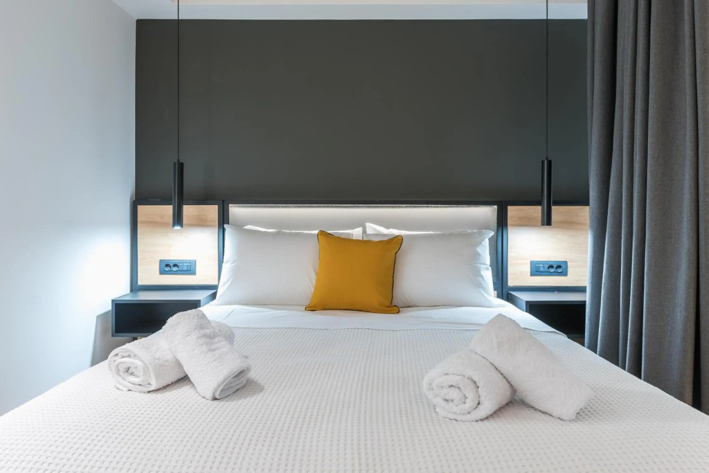 Brand New Ermou Veni Apartment