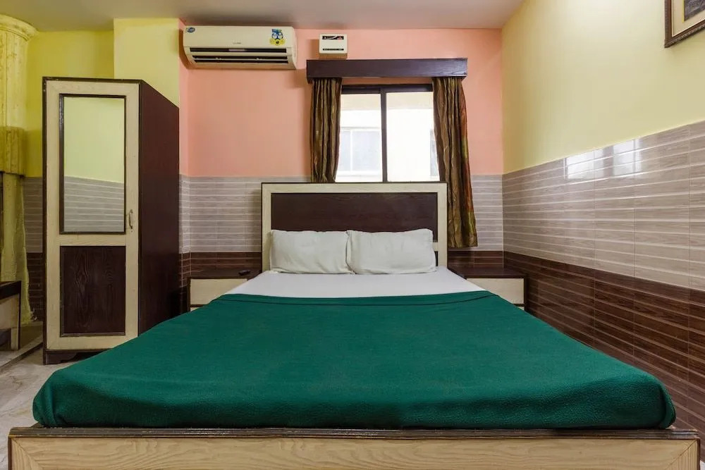 Spot On 46066 Hotel Azizia Residency