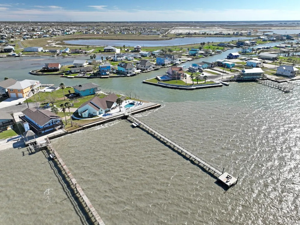 Baydream 4 Bedroom Home by RedAwning