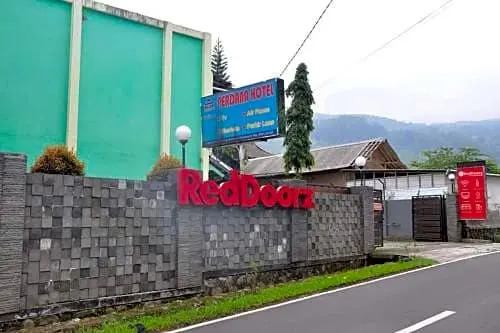 RedDoorz near Lokawisata Baturaden