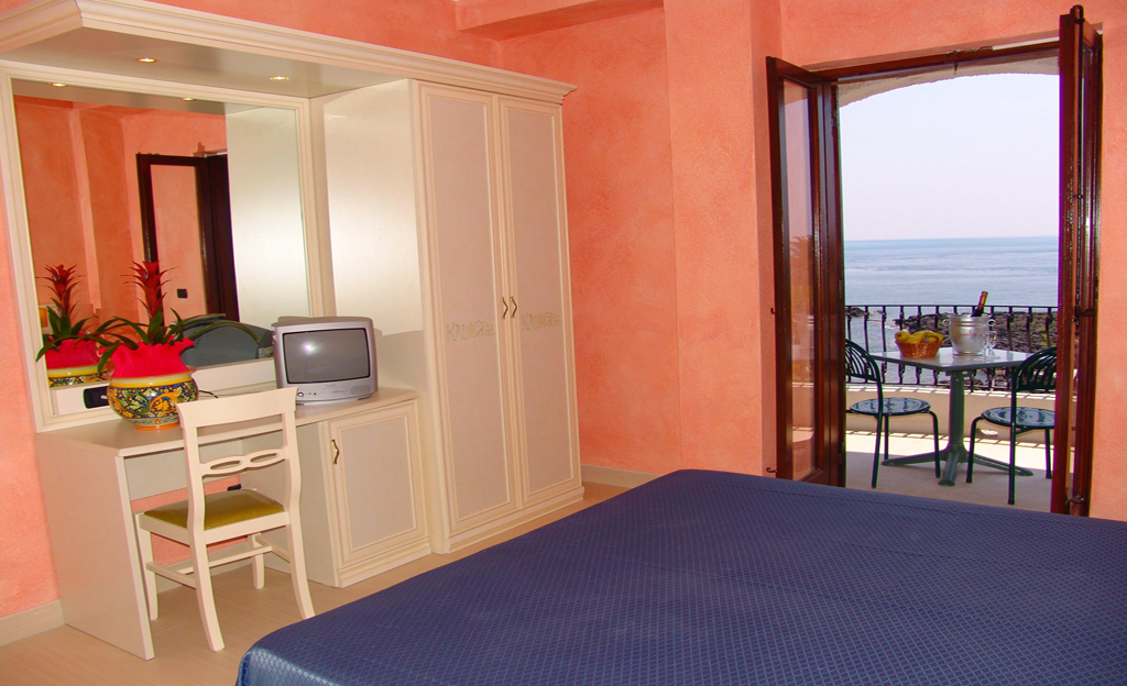 Kalos Hotel