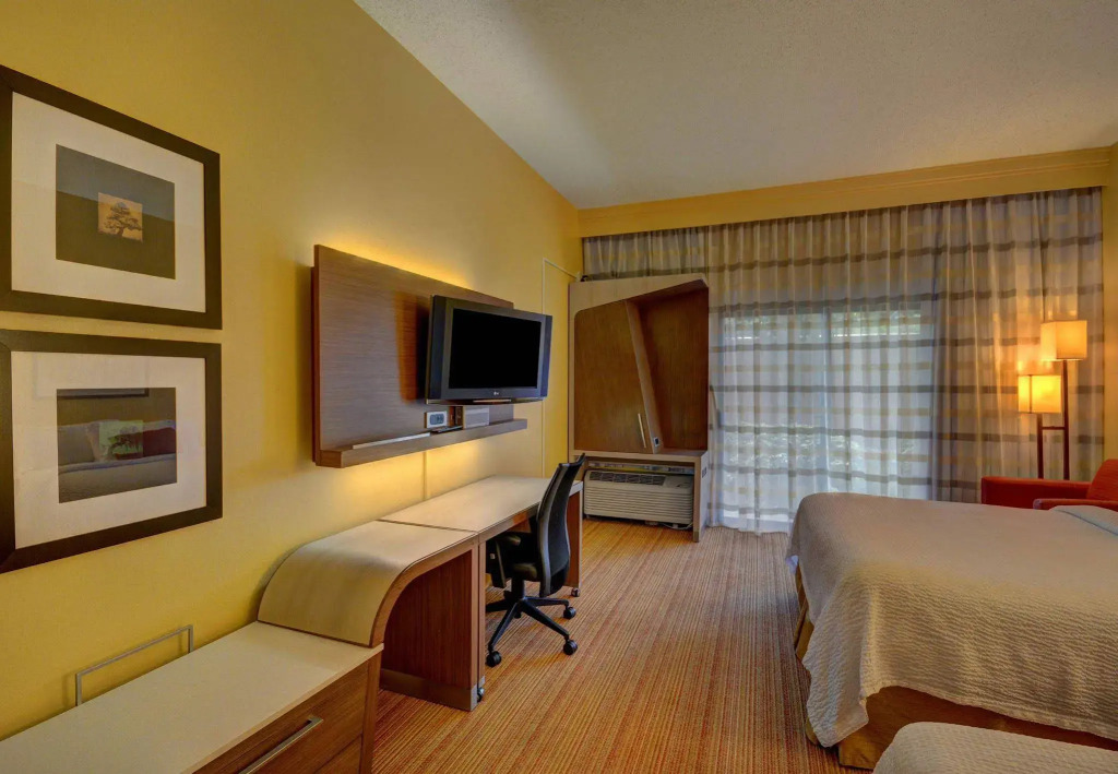 Courtyard by Marriott Lafayette Airport