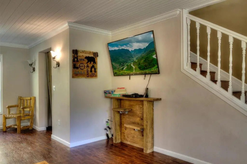 5Bedrooms*4KING BEDS*OUTSTANDING LOCATION*HotTub*
