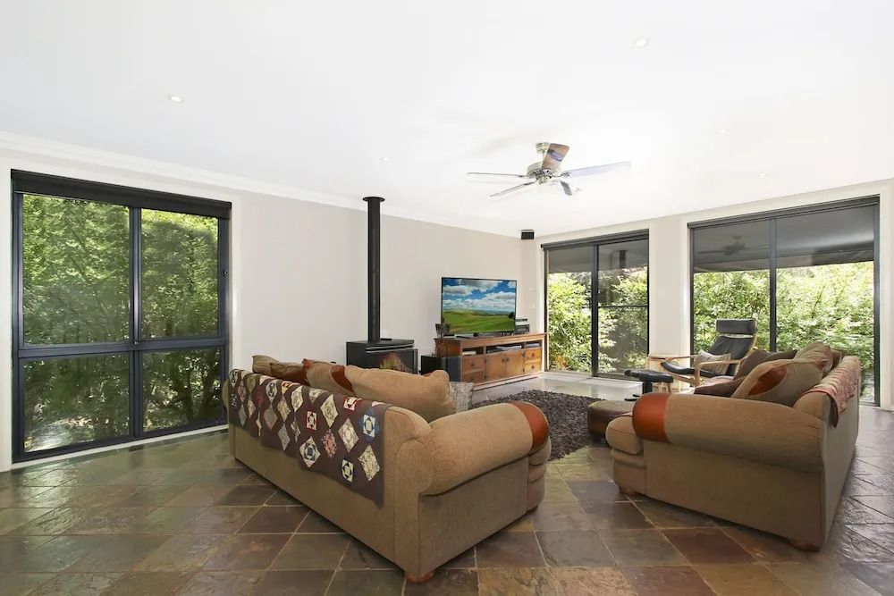 Canyons Bend - 5 Minute walk to shops and cafes