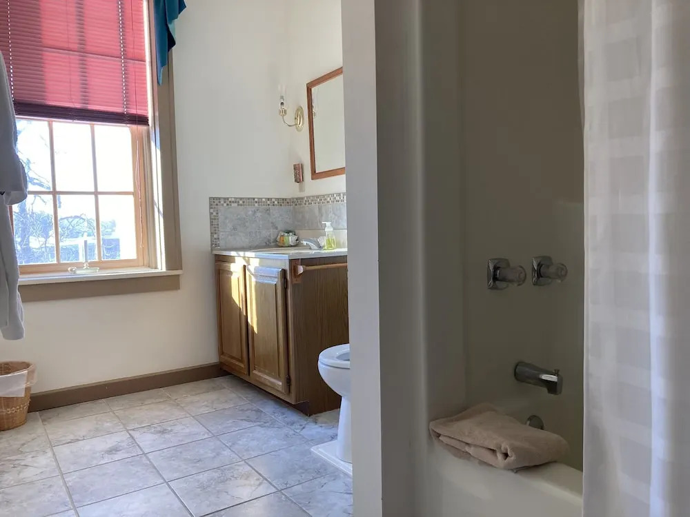 Oak Valley Inn and Suites