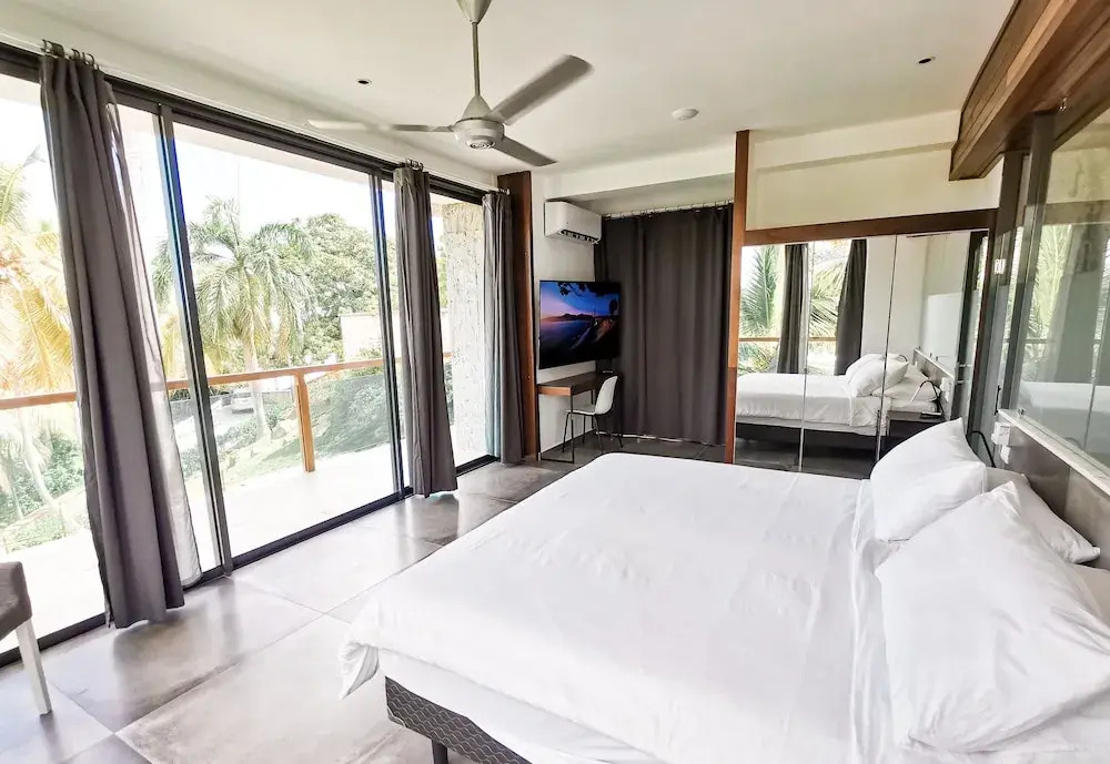 Modern 7 Bedrooms Villa on Private Beach Access