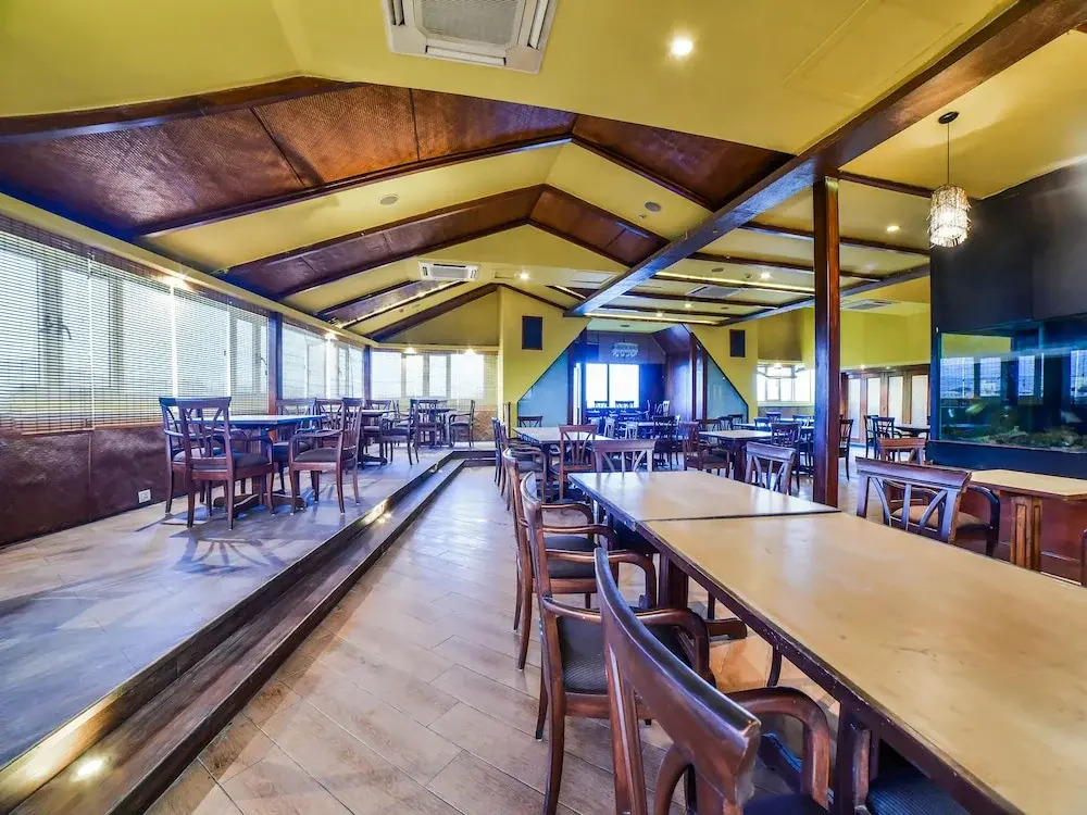 OYO Flagship 27068 The Sapphire Comfort Hotel
