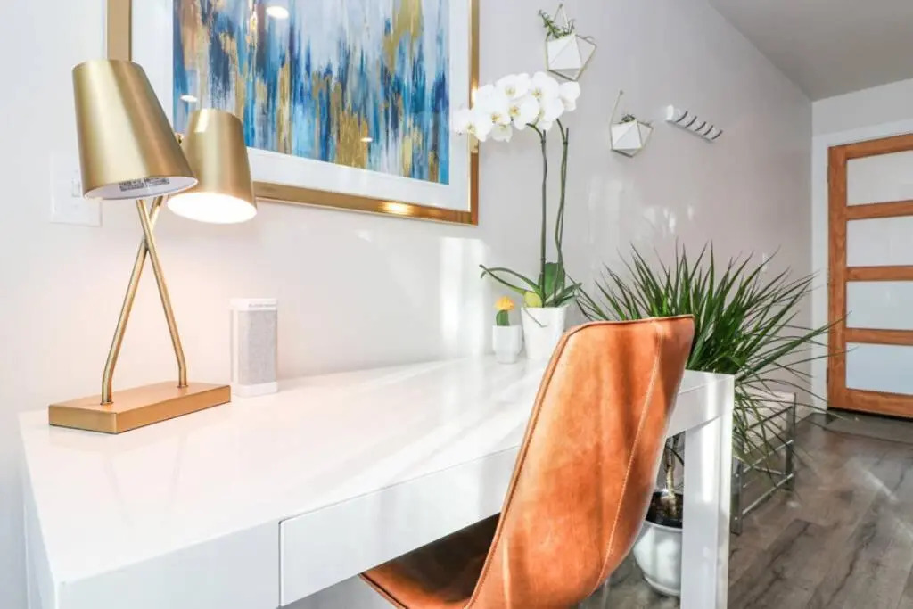 Condo 24! Prized Location. Modern! Bright! Enjoy!