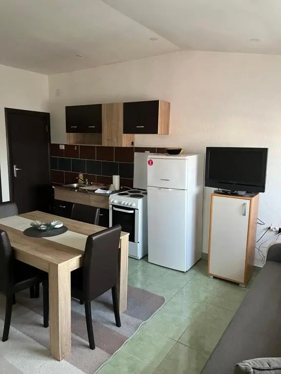 Apartments Vila Brzi & Beka