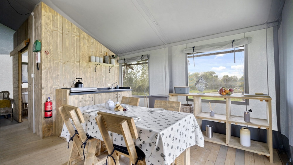 Safari Tent by Hertford Lake With Hot Tub