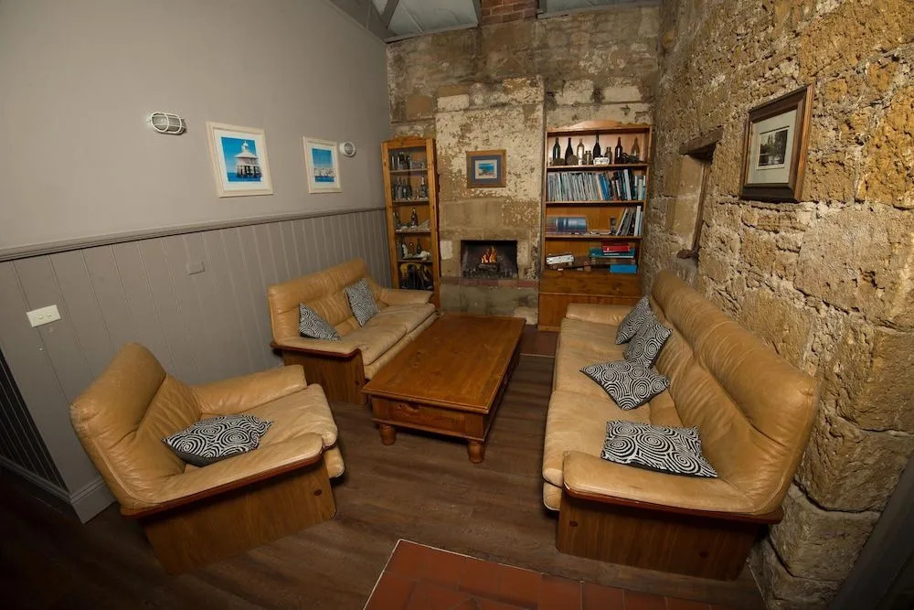 Cobb & Co Lodge