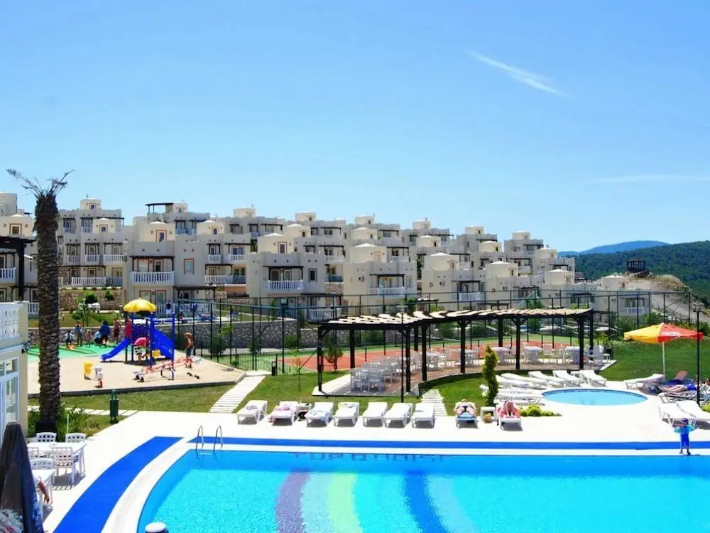 Apartment 1 Bedroom Lake View 1 by Likya Global
