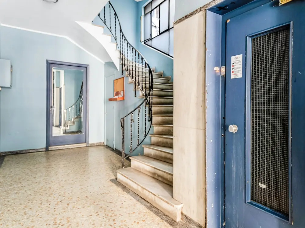 Sanders Center - Nice Studio Apt With Balcony