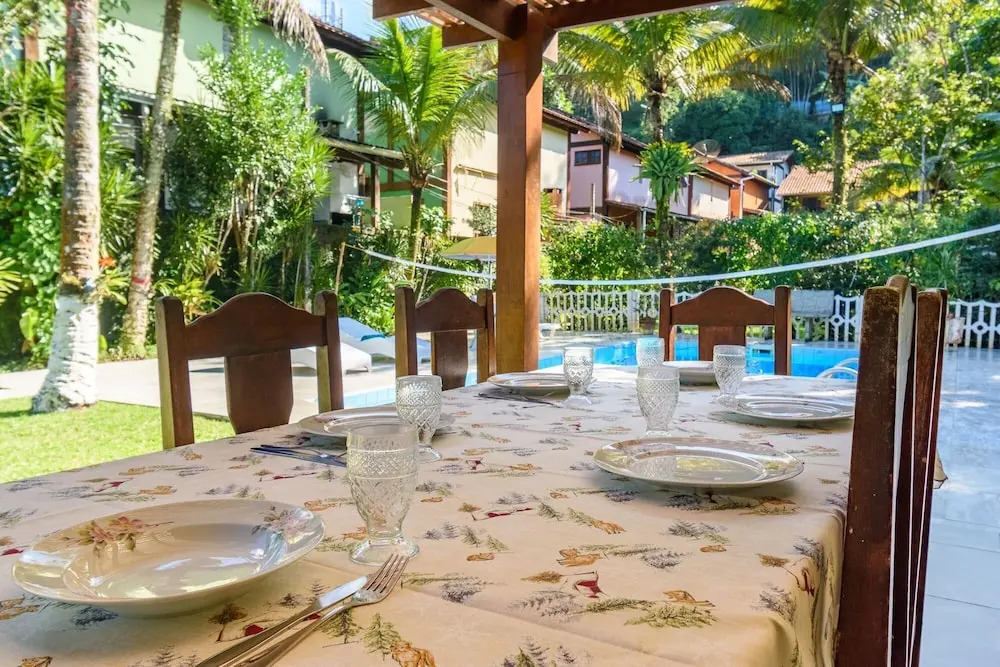 Casa com piscina aquecida a 100m da praia Maresias