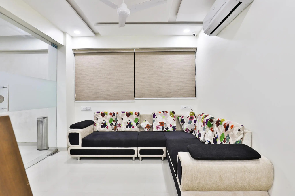 Collection O 12462 Hotel Shiv Inn