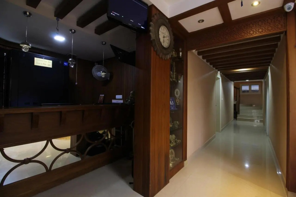 Srivar Hotels