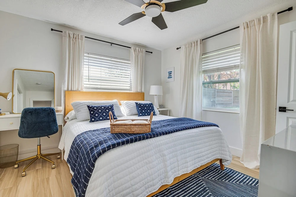 Pool & Spa, 2 Blocks to Beach! Cocoa Beach Retreat