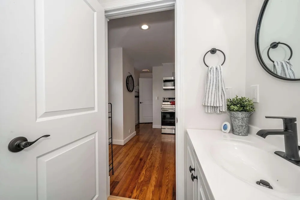 Historic Ludlow Apt B