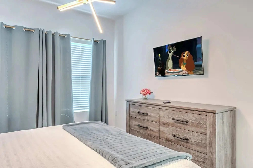 Luxury Townhouse w/ Private Pool Near Disney & Universal