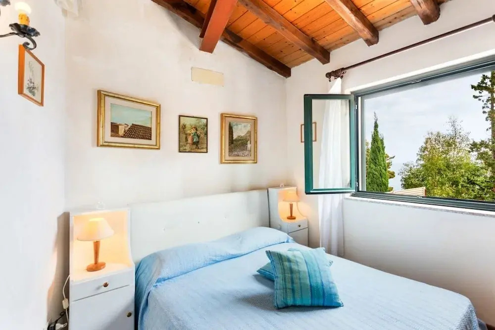 MAZZARò APARTMENT WITH TERRACE AND SEAVIEW