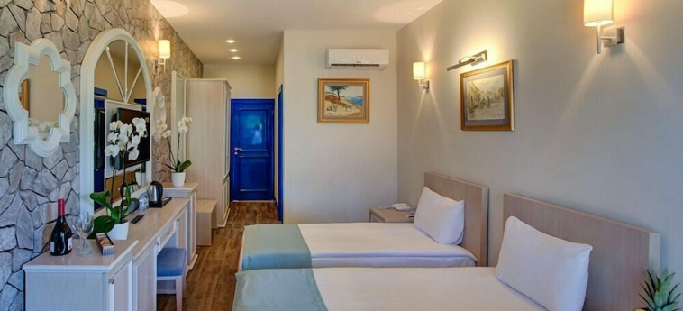 Queen Aphrodite Hotel