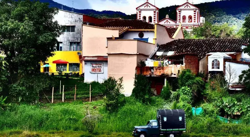 Tomate Cafe Hostel