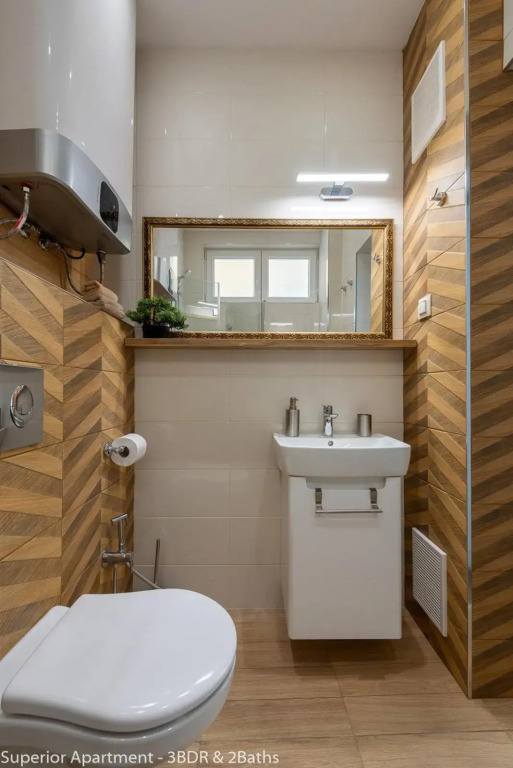 LUXURY & UNIQUE - TOP CENTER Apt. - 3BDR & 2 Baths