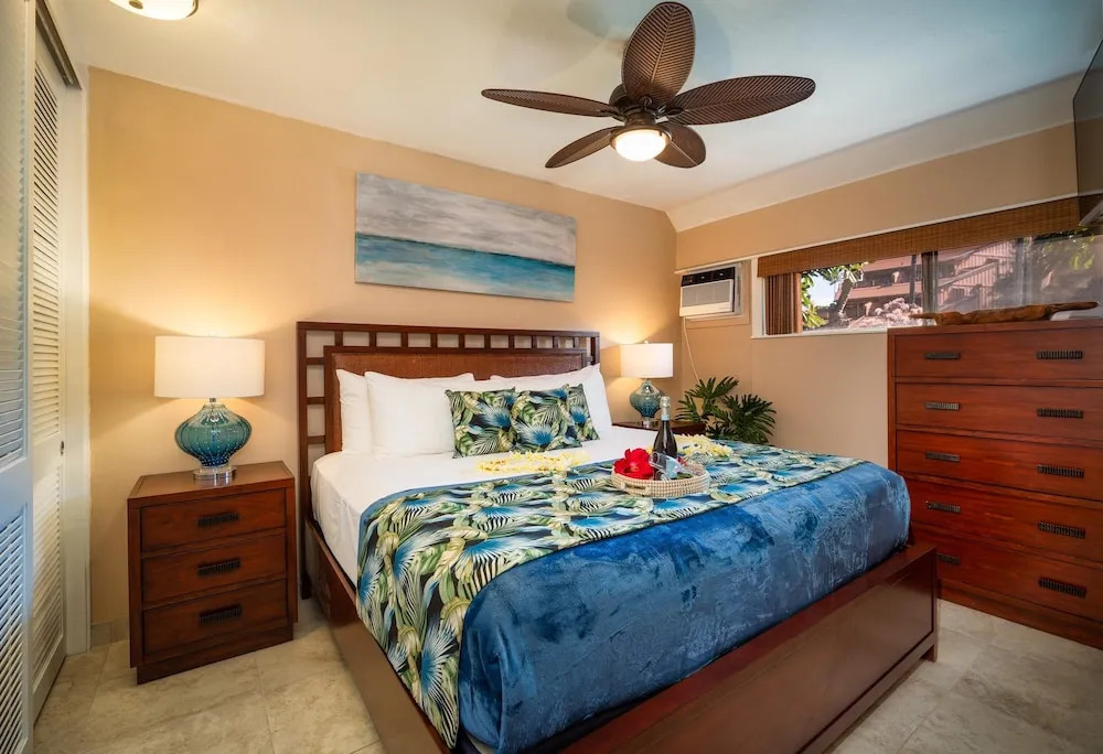Kuleana 409 Oceanfront 1 bedroom 1 bath condo 1 Condo by RedAwning