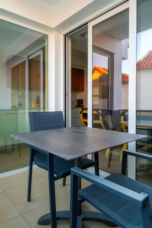Yellow Studios in Cascais