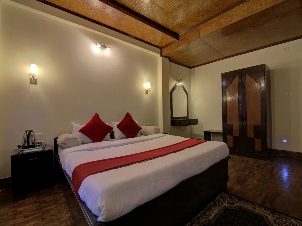 Crown De La Cruz Residency